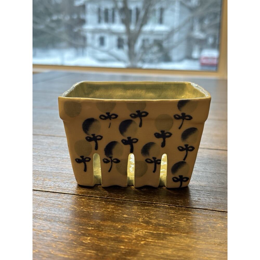 Anthropologie Ceramic Berry Basket Blueberry Fruit Pattern Blue Interior 4x4